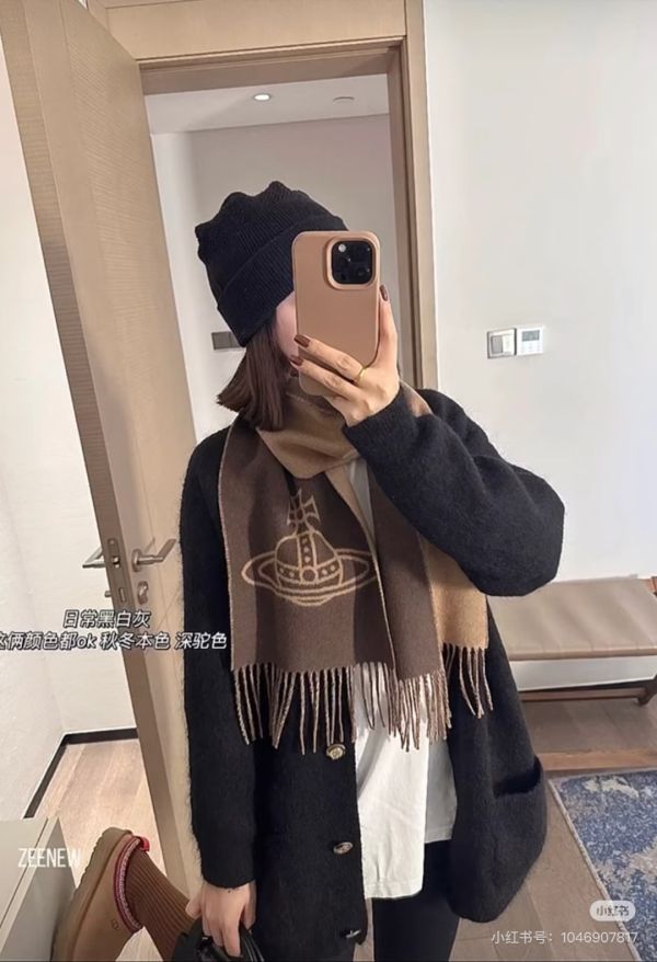 日本Vivienne Westwood大LOGO雙面圍巾 日本Vivienne Westwood大LOGO雙面圍巾