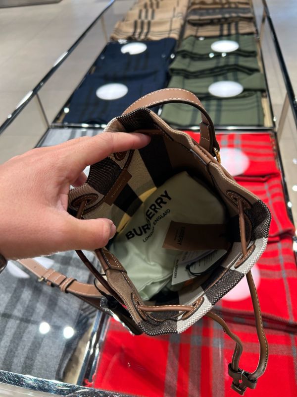 日本 BURBERRY 經典格紋水桶包 日本 BURBERRY 經典格紋水桶包