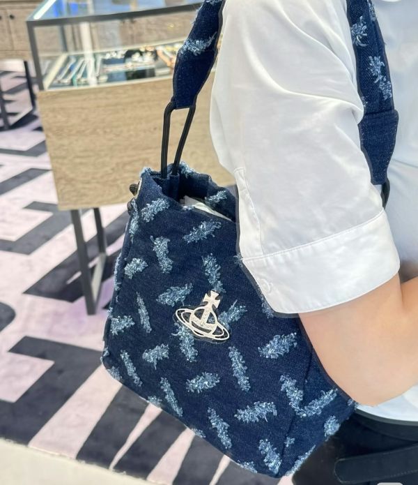 日本 vivienne westwood RIPPED DENIM NANO HILARY抽繩水桶包 日本 vivienne westwood RIPPED DENIM NANO HILARY抽繩水桶包