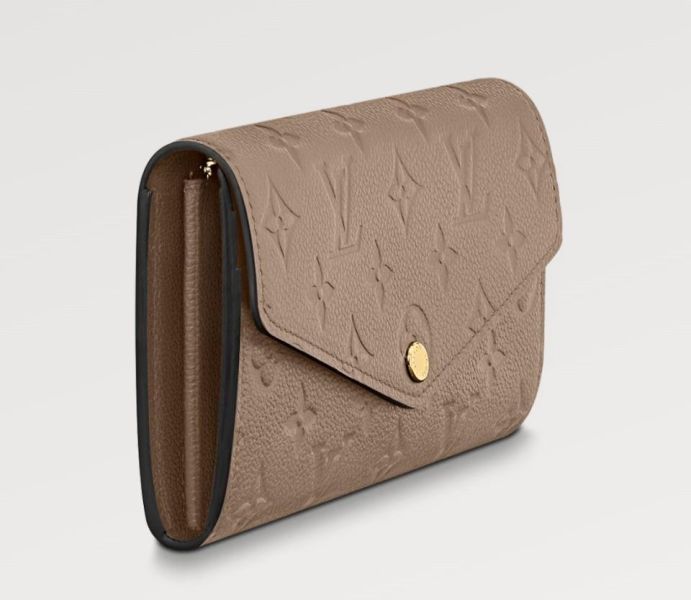 日本 LOUIS VUITTON LV M82256 SARAH 經典Monogram壓紋牛皮釦式信封長夾 日本 LOUIS VUITTON LV M82256 SARAH 經典Monogram壓紋牛皮釦式信封長夾