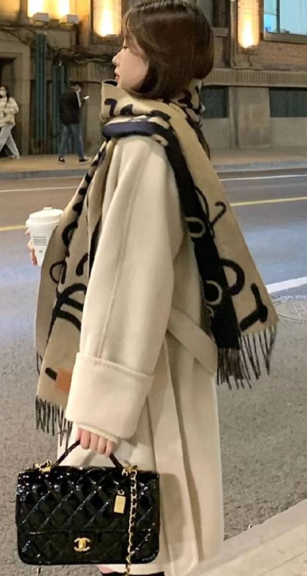 斷貨款 LOEWE雙面塗鴉羊毛圍巾(售價已折) 斷貨款 LOEWE雙面塗鴉羊毛圍巾