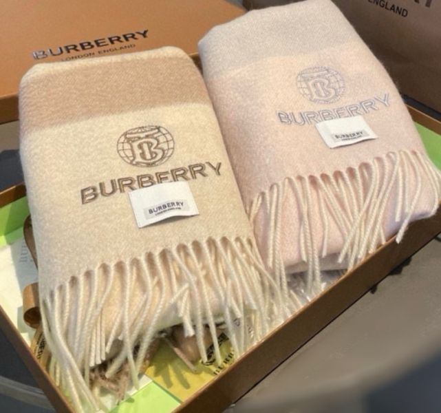 特價BURBERRY 刺繡LOGO羊絨長版圍巾(售價已折) 日本代購,BURBERRY,圍巾