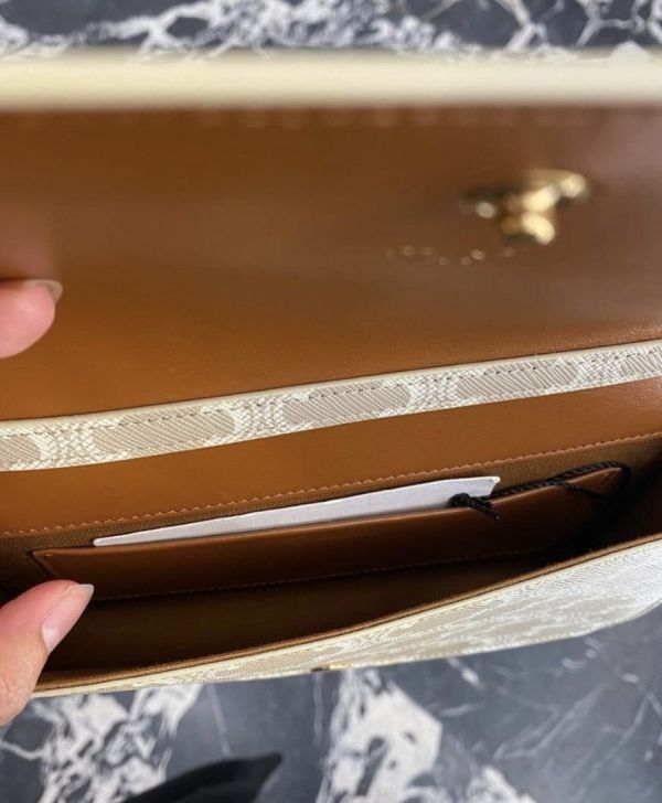 日本Celine 凱旋門老花翻蓋肩背包 日本Celine 凱旋門老花翻蓋肩背包