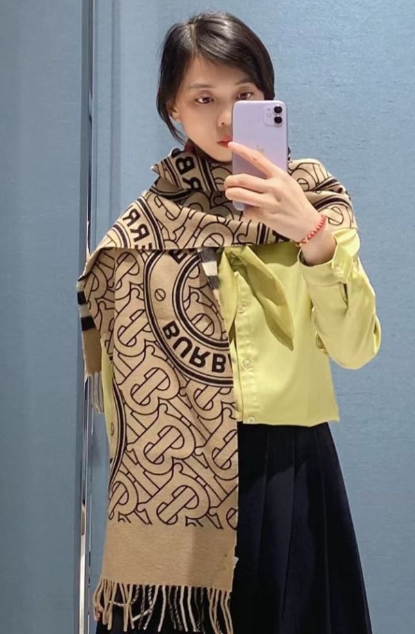 BURBERRY 100% cashmere雙面圍巾批肩(售價已折) BURBERRY 100% cashmere雙面圍巾批肩