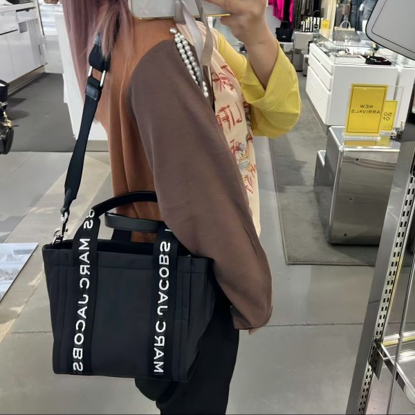 日本MARC JACOBS 小號尼龍托特包黑色 日本MARC JACOBS 小號尼龍托特包黑色