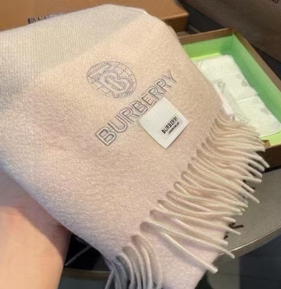 特價BURBERRY 刺繡LOGO羊絨長版圍巾(售價已折) 日本代購,BURBERRY,圍巾