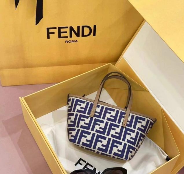 日本 Fendi mini roll 托特包 日本 Fendi mini roll 托特包