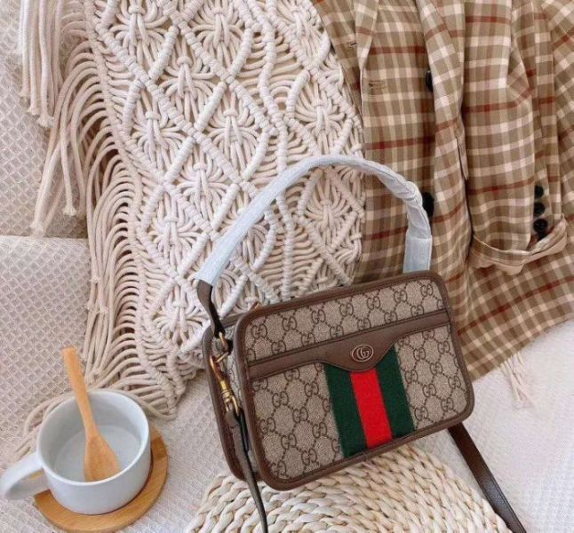 日本GUCCI Ophidia Small GG 相機包 斜肩包 日本GUCCI Ophidia Small GG 相機包 斜肩包