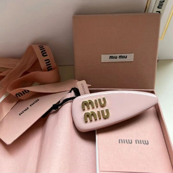 miu miu 粉色漆皮髮夾 miu miu,漆皮,髮夾