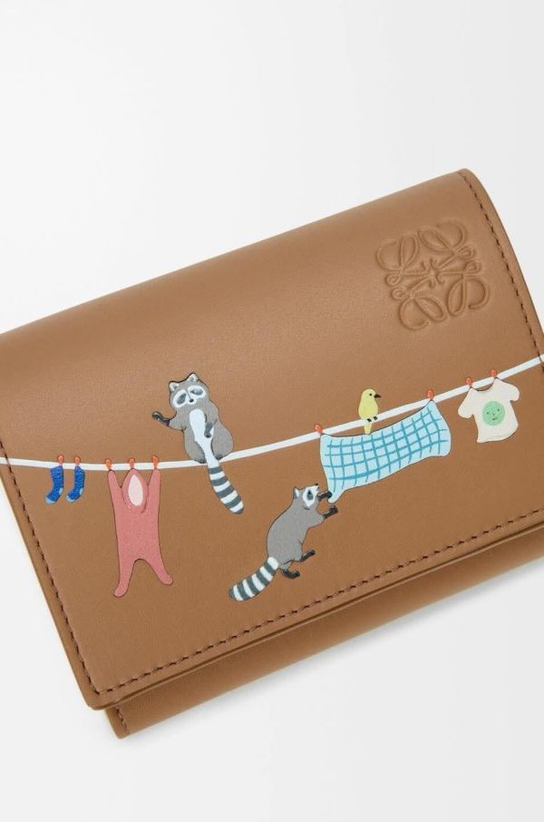 日本LOEWE 與Suna Fujita藤田匠平與山野千里 合作推出 春季錢包 日本LOEWE 與Suna Fujita藤田匠平與山野千里 合作推出 春季錢包