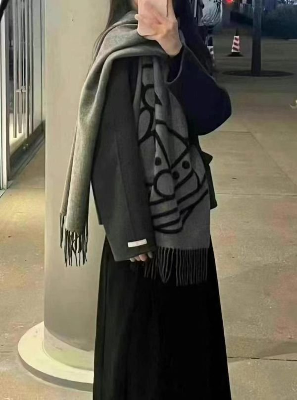 特價日本vivienne westwood 大LOGO羊毛雙面披肩圍巾(售價已折) vivienne westwood 大LOGO羊毛雙面披肩圍巾