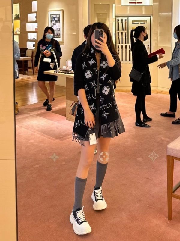 日本 LV  M78159 Essential Shine 圍巾 羊毛混紡金屬絲 日本 LV  M78159 Essential Shine 圍巾 羊毛混紡金屬絲