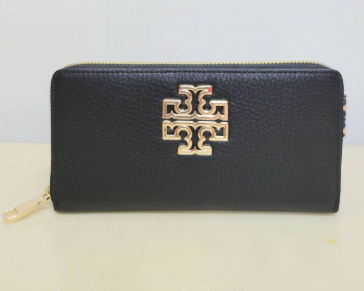 TORY BURCH KIRA雙T金屬大LOGO荔枝皮ㄇ型拉鍊長夾-黑色 TORY BURCH KIRA雙T金屬大LOGO荔枝皮革拉鍊長夾