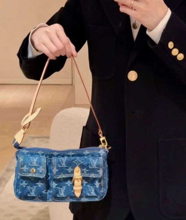 日本 LOUIS VUITTON LV M27602 Pochette Accessoire Cargo包包 日本 LOUIS VUITTON LV M27602 Pochette Accessoire Cargo包包