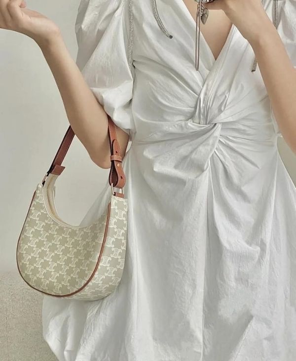 CELINE TRIOMPHE 帆布Ava腋下包(售價已折) CELINE TRIOMPHE 帆布Ava腋下包