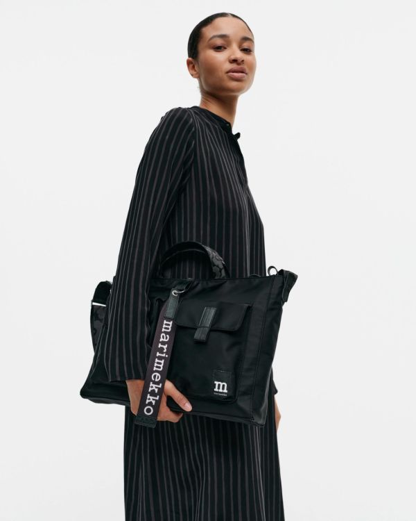 marimekko Everything Messenger Solid 雙口袋肩背包 marimekko Everything Messenger Solid 雙口袋肩背包