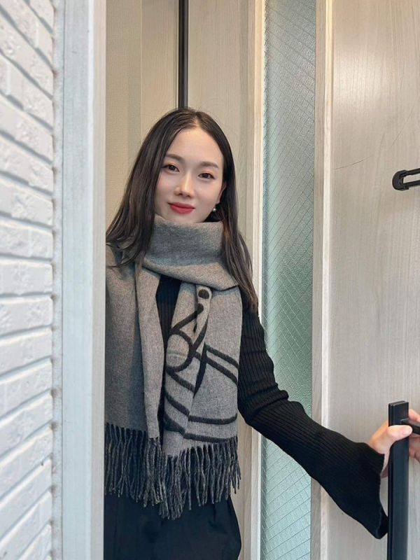 特價日本vivienne westwood 大LOGO羊毛雙面披肩圍巾(售價已折) vivienne westwood 大LOGO羊毛雙面披肩圍巾