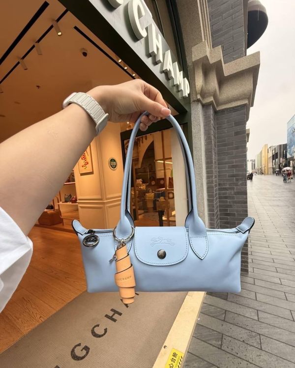 日本 longchamp 長柄法棍hobo包 日本 longchamp 長柄法棍hobo包