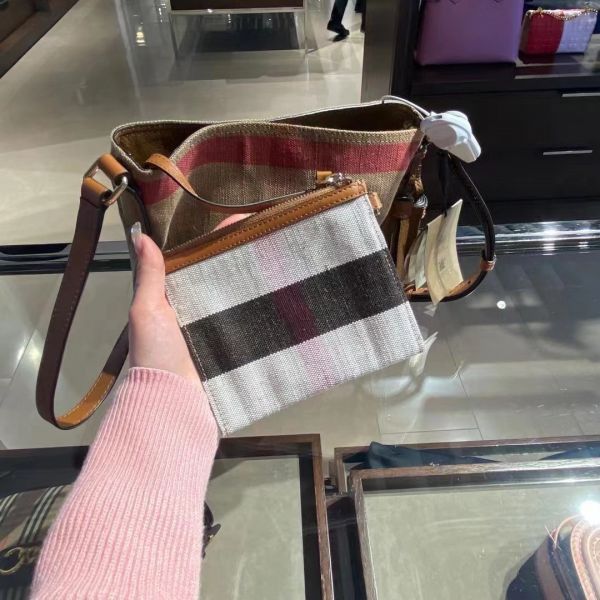 BURBERRY經典流蘇水桶包(小)附小包(售價已折) 日本代購,BURBERRY,肩背包