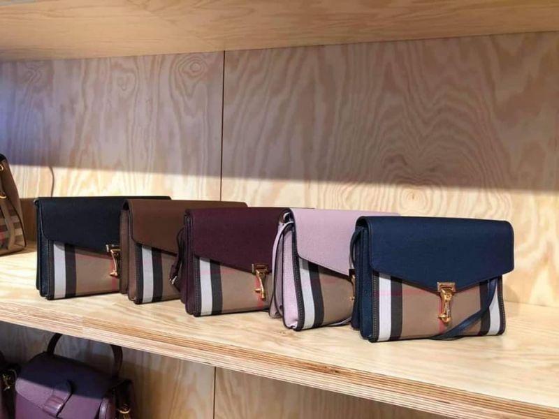 超值代購-Burberry 粒紋皮革拼 house 格紋WOC包(售價已折) Burberry ,WOC