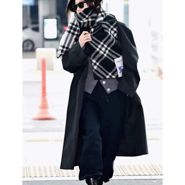 特價BURBERRY 格紋羊絨戰馬圍巾(售價已折) 日本代購,BURBERRY,圍巾