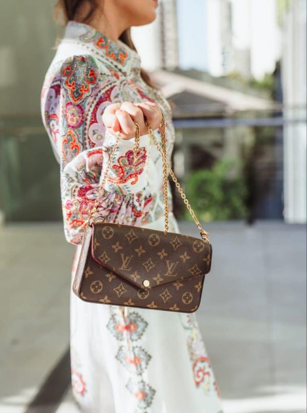 現貨LOUIS VUITTON LV M61276 WOC 金鍊三合一斜背包 LOUIS VUITTON LV M61276 WOC 金鍊三合一斜背包