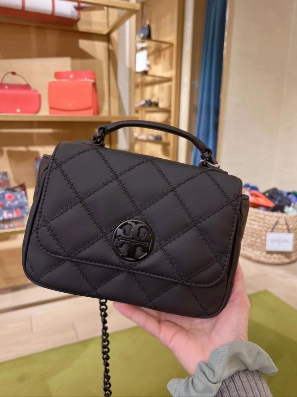 TORY BURCH Willa Satchel  翻蓋3way提把鏈條包磨砂黑 TORY BURCH Willa  Satchel 
翻蓋3way提把鏈條包磨砂黑