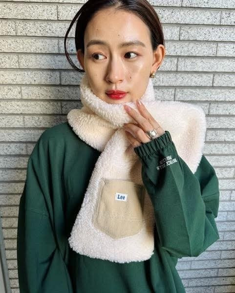 日本 LEE 穿洞式毛毛頸圍巾 日本 LEE 穿洞式毛毛頸圍巾