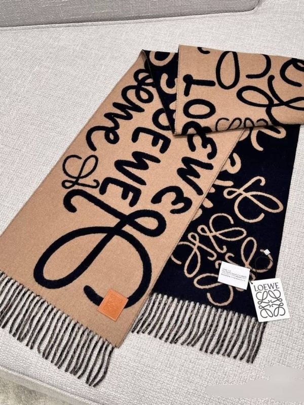 斷貨款 LOEWE雙面塗鴉羊毛圍巾(售價已折) 斷貨款 LOEWE雙面塗鴉羊毛圍巾