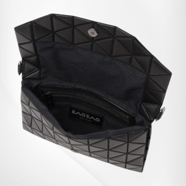 日本 三宅一生BAO BAO ISSEY MIYAKE TONNEAU MATTE 單肩包 日本 三宅一生BAO BAO ISSEY MIYAKE TONNEAU MATTE 單肩包