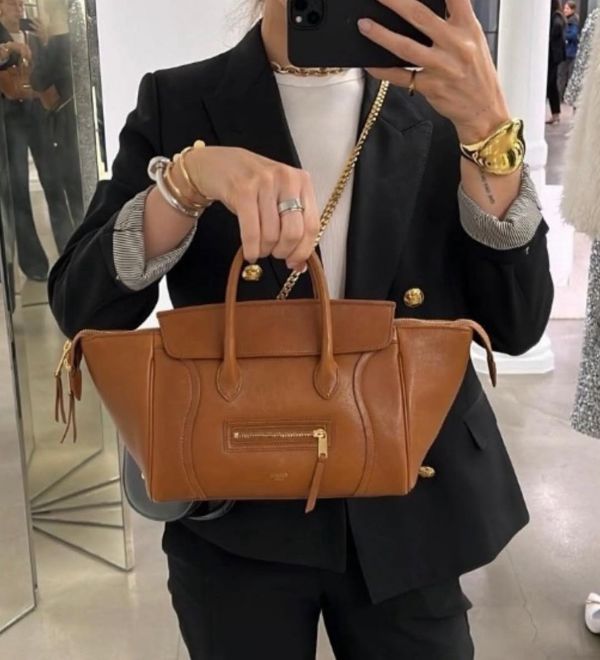 日本Celine NEW LUGGAGE柔軟亮澤羊皮革水餃包 日本Celine NEW LUGGAGE柔軟亮澤羊皮革水餃包