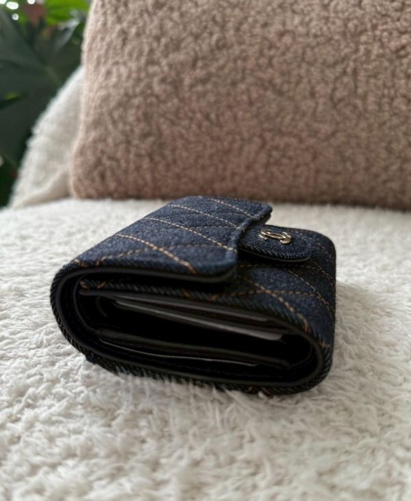 CHANEL 香奈兒牛仔布三折短夾(售價已折) CHANEL 香奈兒牛仔布三折短夾