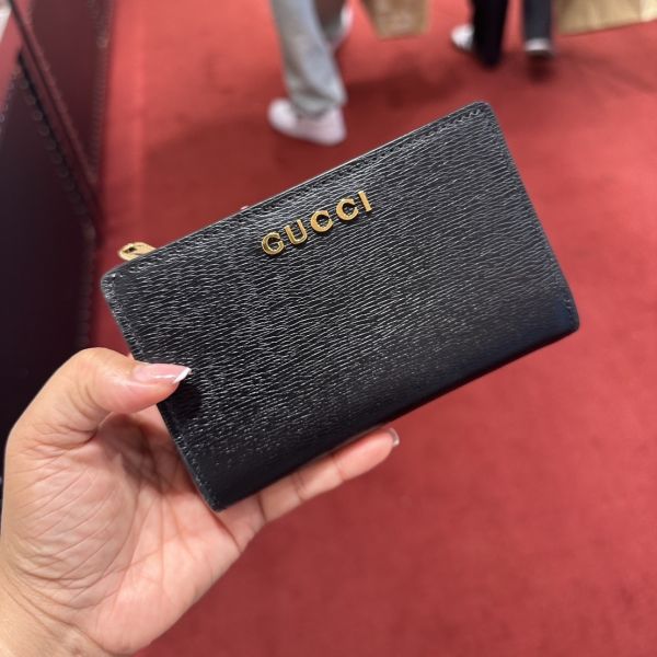 Gucci 金字logo按釦中夾(售價已折) Gucci 金字logo按釦中夾