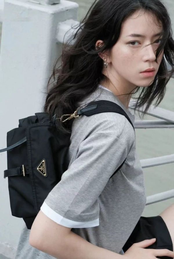 日本PRADA 普拉達 新款郵差包 日本PRADA 普拉達 新款郵差包