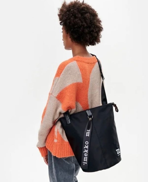 日本 marimekko 尼龍水桶包限量預訂 素面、印花 日本 marimekko 尼龍水桶包限量預訂 素面、印花