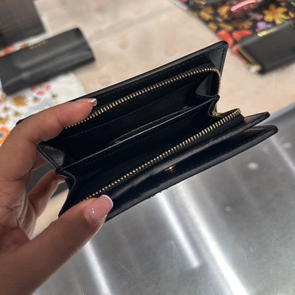 Gucci 金字logo按釦中夾(售價已折) Gucci 金字logo按釦中夾