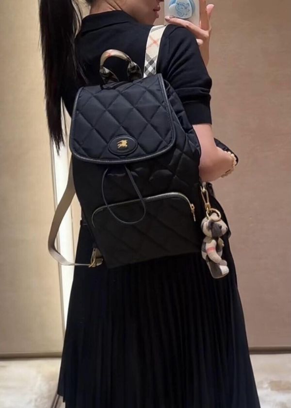 日本 Burberry 全新復古格紋雙肩包 日本 Burberry 全新復古格紋雙肩包