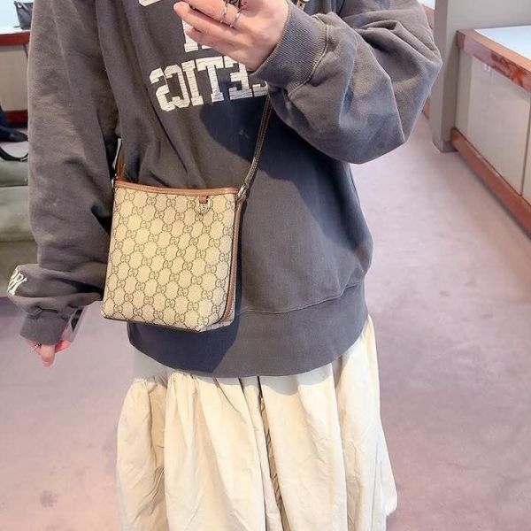 日本 Gucci GG Emblem經典老花 斜挎小水桶包 日本 Gucci GG Emblem經典老花 斜挎小水桶包