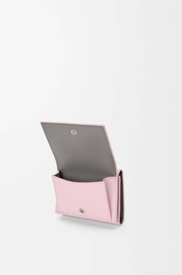 日本LOEWE 與Suna Fujita藤田匠平與山野千里 合作推出 春季錢包 日本LOEWE 與Suna Fujita藤田匠平與山野千里 合作推出 春季錢包