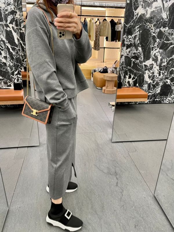 CELINE TRIOMPHE帆布及小牛皮TRIOMPHE帆布飾鍊銀包 CELINE TRIOMPHE帆布及小牛皮TRIOMPHE帆布飾鍊銀包