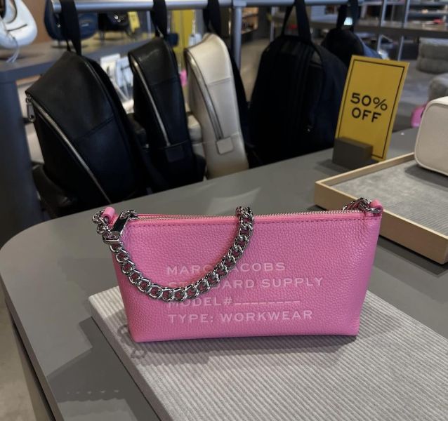 日本Marc Jacobs 牛皮雙肩帶腋下包 日本Marc Jacobs 牛皮雙肩帶腋下包