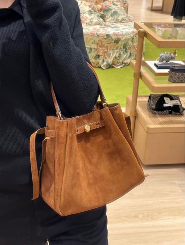 Tory Burch Romy麂皮水桶包(售價已折) Tory Burch Romy麂皮水桶包