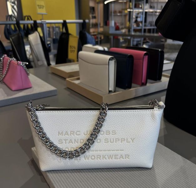 日本Marc Jacobs 牛皮雙肩帶腋下包 日本Marc Jacobs 牛皮雙肩帶腋下包
