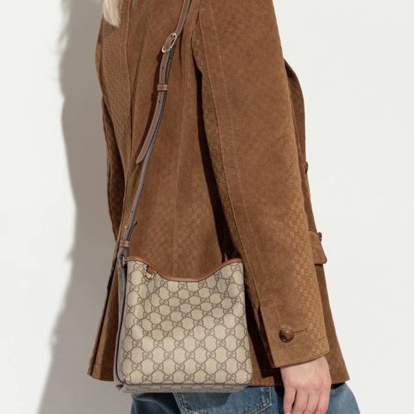 日本 Gucci GG Emblem經典老花 斜挎小水桶包 日本 Gucci GG Emblem經典老花 斜挎小水桶包