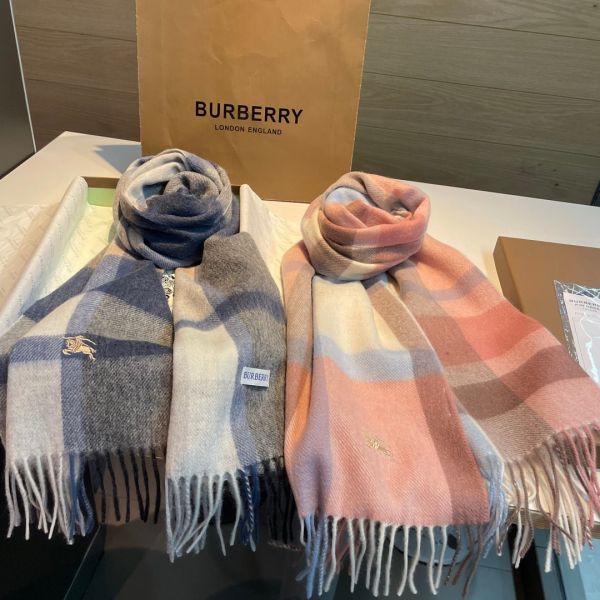 日本 Burberry 雙面圍巾男女通用款 日本 Burberry 雙面圍巾男女通用款