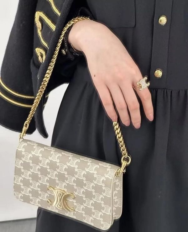 日本Celine 凱旋門老花翻蓋肩背包 日本Celine 凱旋門老花翻蓋肩背包