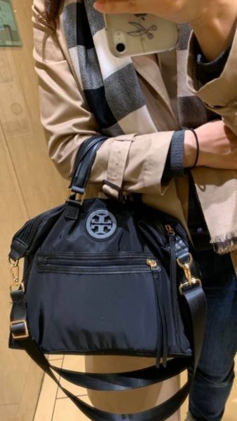 Tory Burch經典防水尼龍附背帶多用途包(售價已折) Tory Burch,防水,尼龍