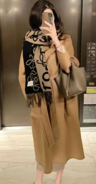 斷貨款 LOEWE雙面塗鴉羊毛圍巾(售價已折) 斷貨款 LOEWE雙面塗鴉羊毛圍巾