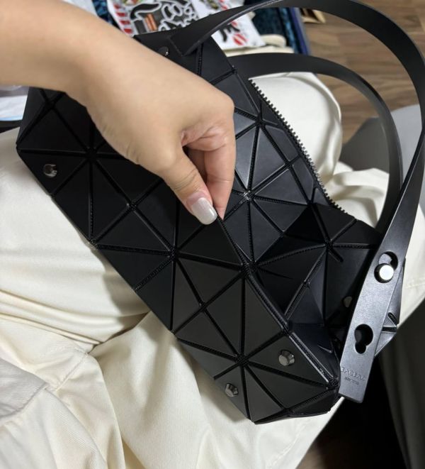 日本 黑色 BAOBAO 波士頓霧面拉鍊手提包 日本 黑色 BAOBAO 波士頓霧面拉鍊手提包