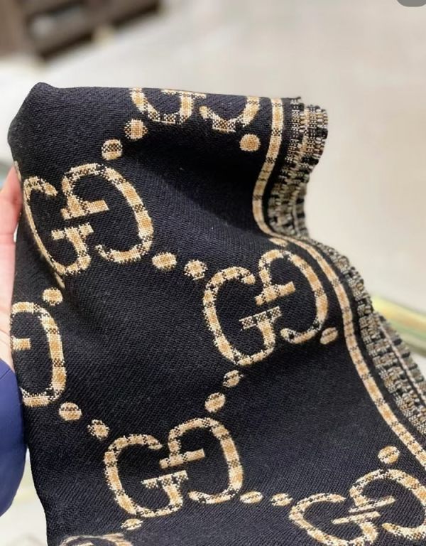 GUCCI 格紋 GG 羊毛圍巾(售價已折) GUCCI 格紋 GG 羊毛圍巾